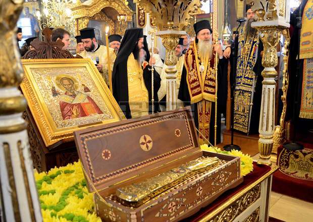 Частица от мощите на Св. Николай Мирликийски Чудотворец е изложена в пловдивския храм "Света Марина" Частица от мощите на Св. Николай Мирликийски Чудотворец е изложена в пловдивския храм "Света Марина"