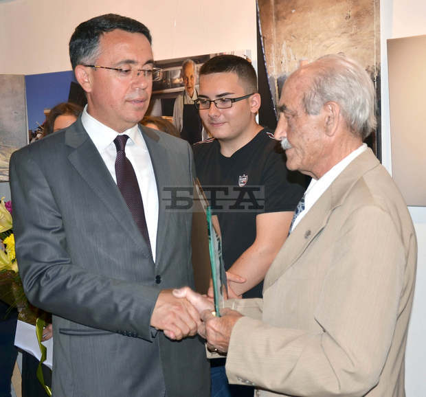 Кметът на Кърджали е тазгодишният носител на отличието "Мултикултурен човек" 