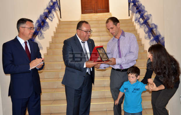 Отличие "За гражданска доблест"  бе връчено  в Кърджали