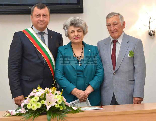 "Златни" сватби празнуваха едновременно 23 семейства  в Павликени