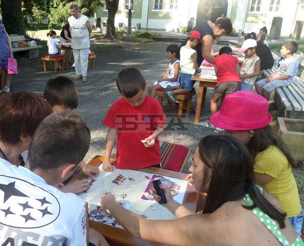 Програмата "Ваканция в Плевен - 2015" продължава със скаутски лагер и редене на пъзели Програмата "Ваканция в Плевен - 2015" продължава със скаутски лагер и редене на пъзели