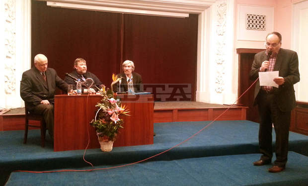 Книгата "Православните храмове на Перник" е мост между миналото, настоящето и бъдещето на местното духовно богатство според кмета Иван Иванов