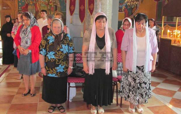 Света Божествена литургия  отслужи Доростолският митрополит Амвросий по случай празника на катедралния храм "Св. Св. Апостоли Петър и Павел" в Силистра Силистра, 29 юни /Пеню Николов, БТА/ 