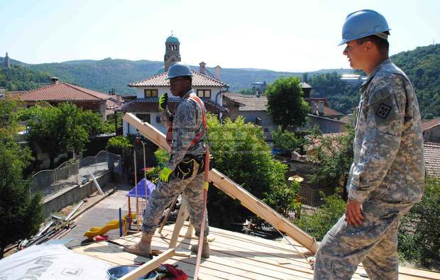Американски и български войници ремонтират  детски градини  в община  Велико Търново