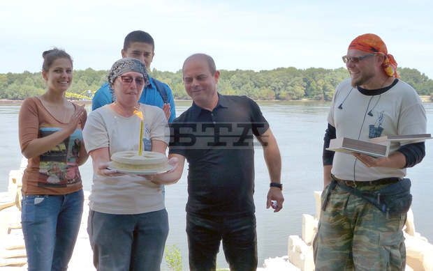 Кметът на Русе получи пясъчна торта и символичен ключ за фестивала на пясъчните фигури 