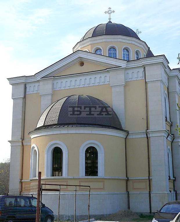 Русенската полиция разследва кражба от строящата се с дарения църква "Всех Святих" 