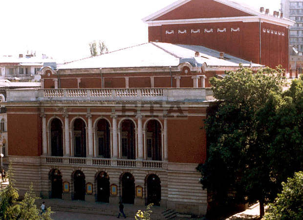 Русенската опера представя мюзикъла "Кой е Големанов" Русенската опера представя мюзикъла "Кой е Големанов"