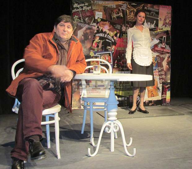 Сред четиринайсетте заглавия в афиша на Силистренския драматично-куклен театър е записана и пиесата "46 крачки", чиято премиера е тази вечер