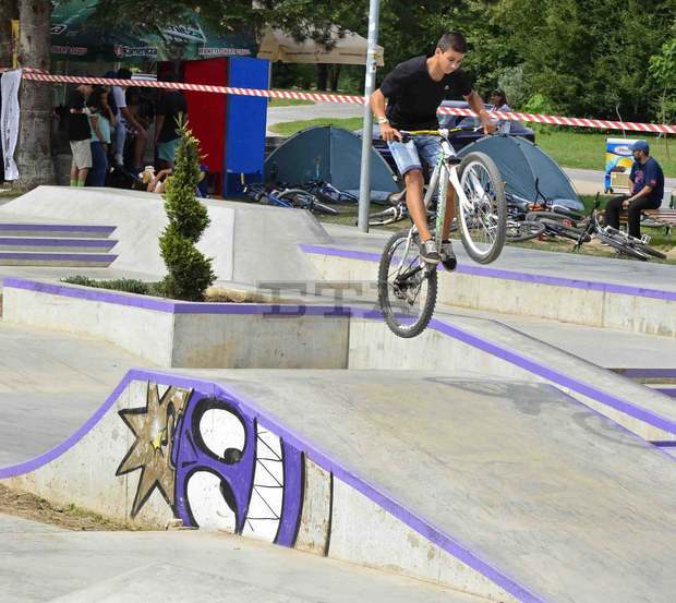 В новия скейт парк в Добрич фестивал хвърля мост между изкуството и спорта