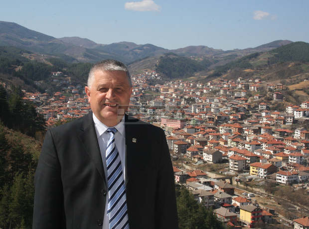 Поредното съдебно решение по казуса с кмета на Неделино предизвика нови самоуправни действия от уволнени служители според председателя на Общинския съвет