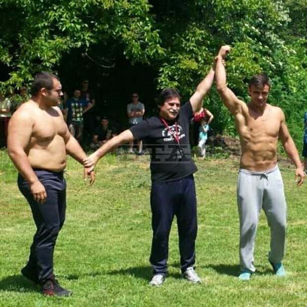 Над 20 младежи са мерили сили в народни борби на традиционния събор в старозагорското село Сулица 