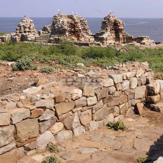 Новооткрита гробница ще бъде отворена днес пред журналисти на созополския остров Свети Иван