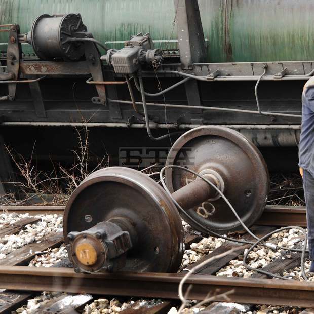 Полицаи от Нова Загора разследват кражба на елементи от товарна влакова композиция