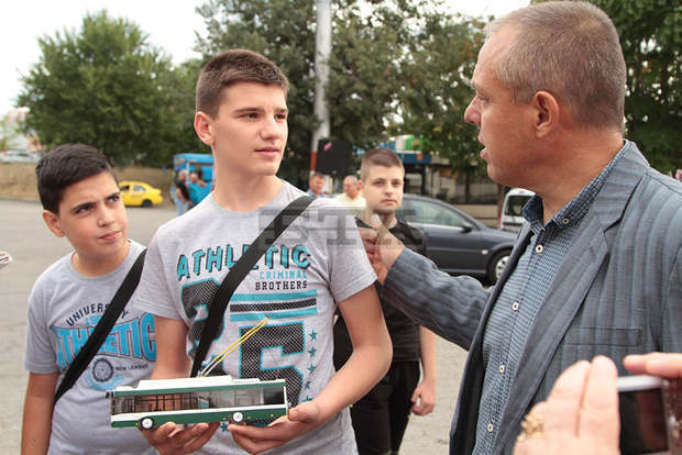 Ученик и пенсионерка спечелиха безплатни карти за тролейбусите в Стара Загора