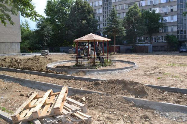 Изгражда се парк на площ 2,5 дка в казанлъшкия кв. "Васил Левски" Изгражда се парк на площ 2,5 дка в казанлъшкия кв. "Васил Левски"