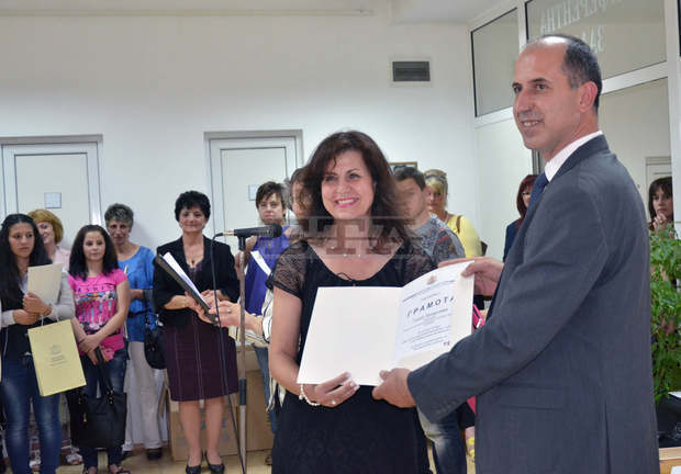 Областният управител на Кърджали награди ученици, учители и творци по случай 24 май   