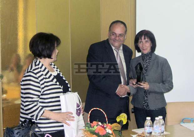 Преподавателката по история и география  Пенка Иванова стана "Вдъхновяващ учител 2015" в Перник