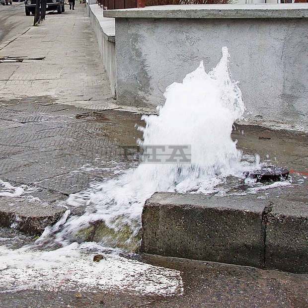 Три квартала в Сливен са без вода заради авария Три квартала в Сливен са без вода заради авария