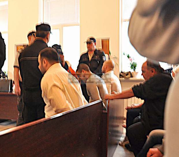 Съдът във Враца постанови по 18 години затвор за всеки от обвиняемите за убийството на 16-годишния Николай Димитров