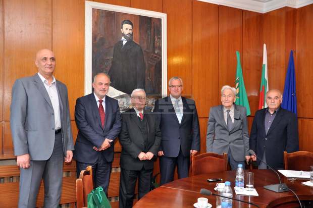 Кметът на Враца се срещна със свои предшественици в навечерието на празника на града