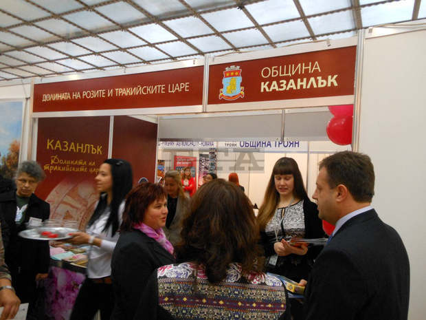 Казанлък се представя на международната борса "Травел Експо" в Толияти Казанлък се представя на международната борса "Травел Експо" в Толияти
