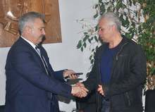 Община Монтана дари два автомобила на полицията за борба с престъпността в селата