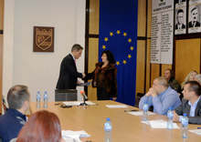 Кметът Тодор Попов връчи грамоти  на първите сдружения от Пазарджик,  подали заявления за енергийна ефективност