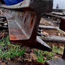 Задържани са трима перничани  за кражба на железопътни   релси