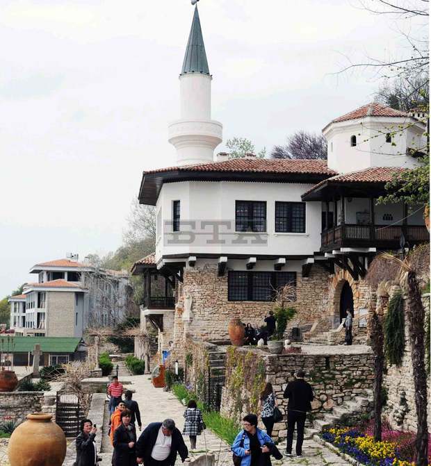 "Двореца" в Балчик представя сценичната версия на проект с музика и картини