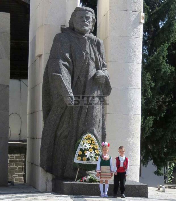 Обществеността на Банско отдаде почит към величавотодело на Паисий Хилендарски