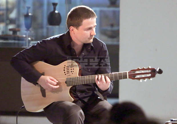 С концерт на Шуменския симфоничен оркестър и на китариста Цветан Недялков започват музикалните дни "Мадарски конник" 