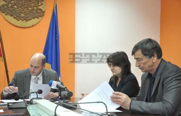 Първите договори за целево финансиране по Националната програма за енергийна ефективност подписаха областният управител на Видин и кметът на община Белоградчик Първите договори за целево финансиране по Националната програма за енергийна ефективност подписаха областният управител на Видин и кметът на община Белоградчик