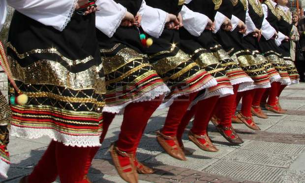 Български състави от Украйна, Молдова и Сърбия танцуваха на Празник на хората в Чепеларе Български състави от Украйна, Молдова и Сърбия танцуваха на Празник на хората в Чепеларе