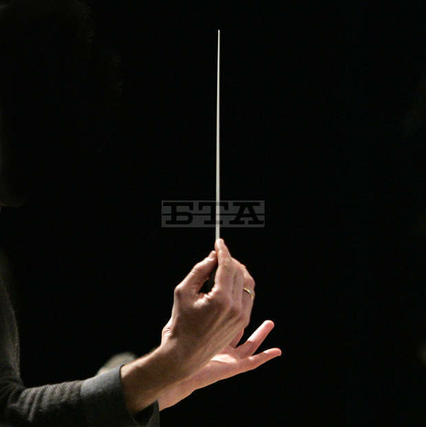 Дерек Глийсън дирижира утре Врачанската симфониета в концерта "Пролетно вдъхновение"