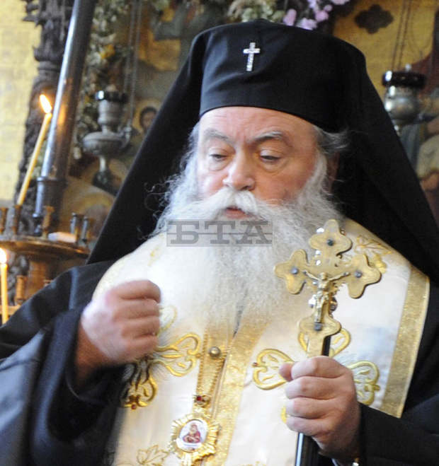 Митрополит Гавриил възвести Христовото Възкресение в новата катедрала в Ловеч