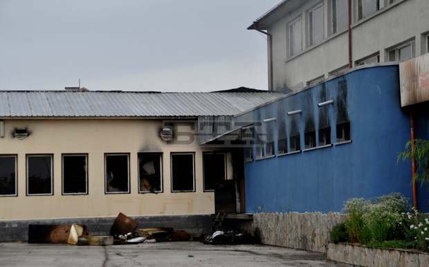 Пожар възникна в мебелна фабрика  в димитровградското  село Ябълково