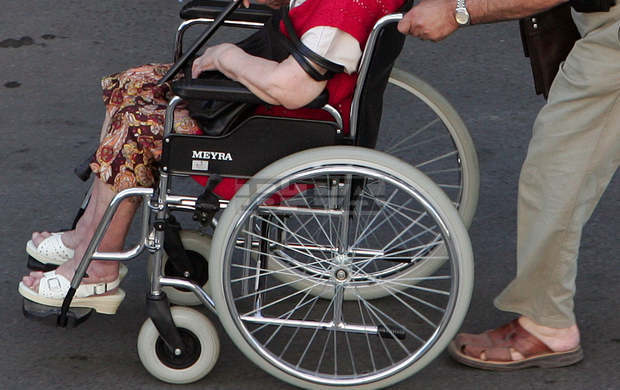 Повече от 560 души от област Разград получават помощ от лични асистенти