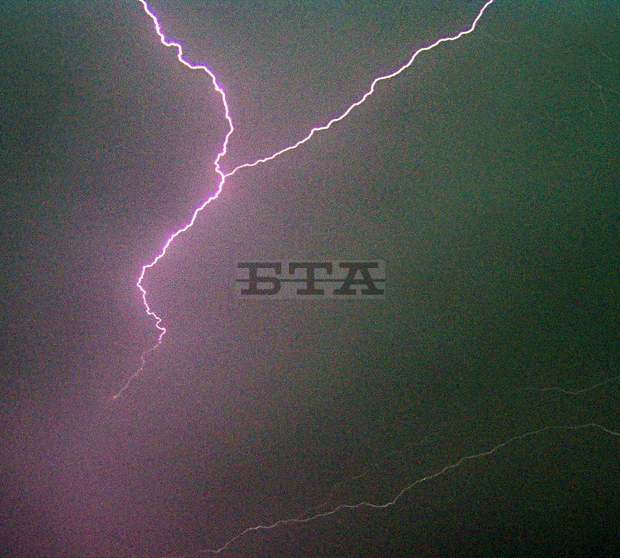 Мълния предизвика пожарв добричкото село Славеево