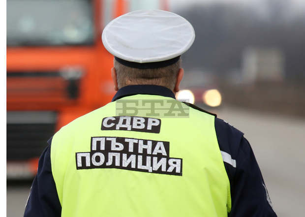 Засилените мерки за контрол по пътищата в Шуменско продължават в последния от почивните дни; мъж е загинал край с. Ясенково