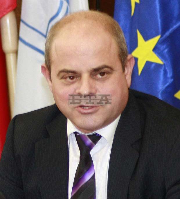 Кметът на Русе направи дарения на трипенсионерски клуба 