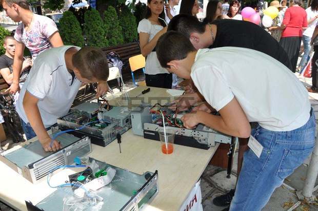 Училищата в Разлог представиха възможностите си в "Панорама на професиите"