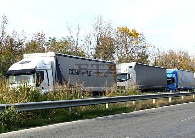 Въведено е ограничение на движението на тежкотоварни автомобили над 20 тона по пътя Силистра-Русе 