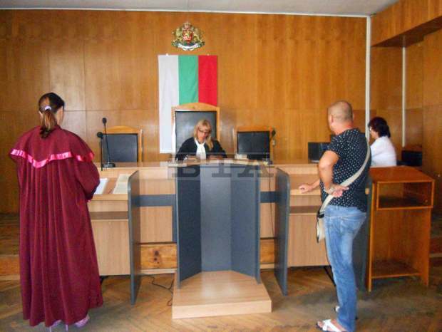 Условни присъди получиха албанци за влизане нелегално в България