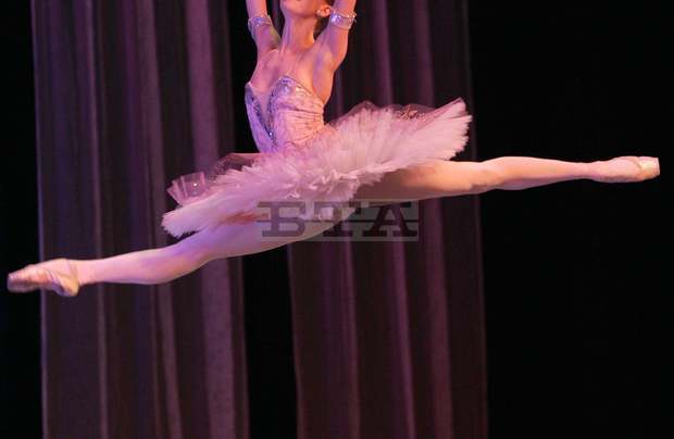 Балетни артисти и актьори  представят "Спящата красавица"  в Русе