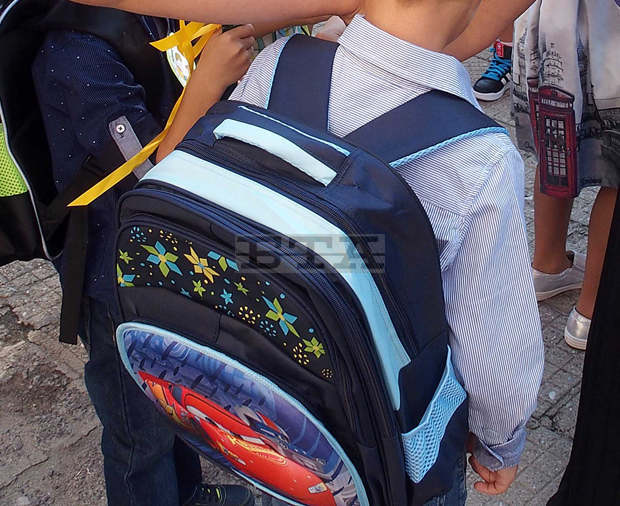 В шуменско училище ученици влизат в клас само след преглед на входа