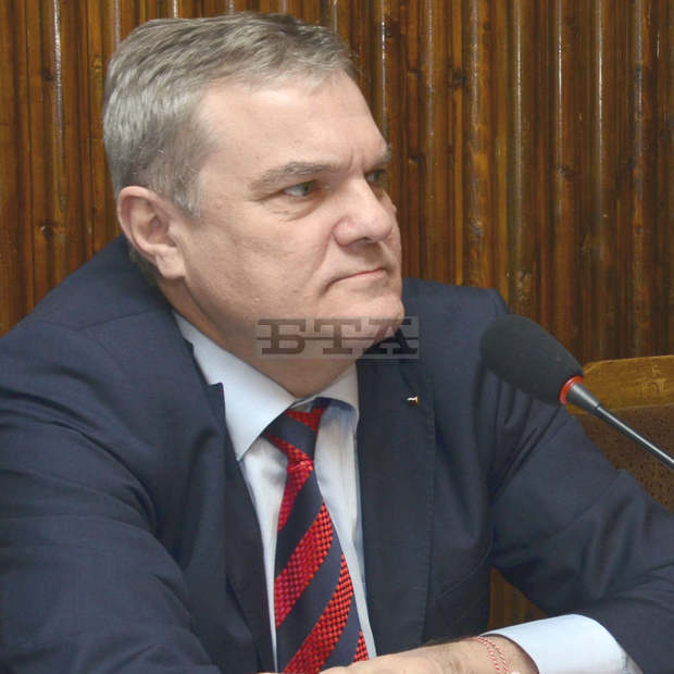 Трябва да бъдат спрени политическите  спекулации по темите Гърмен и "Орландовци",  смята Румен Петков