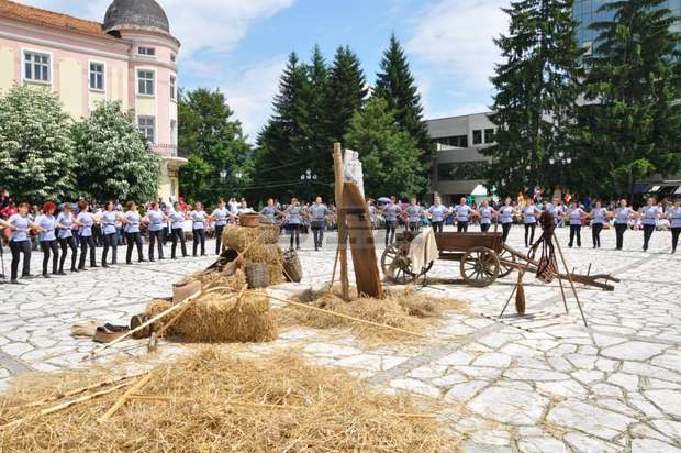 Български хора извиха 550 души от цялата страна на пощада в Разлог