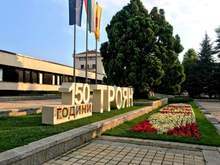 Символично ще бъде открита ремонтираната сграда на Община Троян