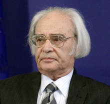 Акад. Антон Дончев и Гергина Тончева са първите носители на наградата на името на Иван Вазов