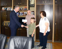 Кметът на Видин дари лични средства за участието на дете във фолклорен фестивал